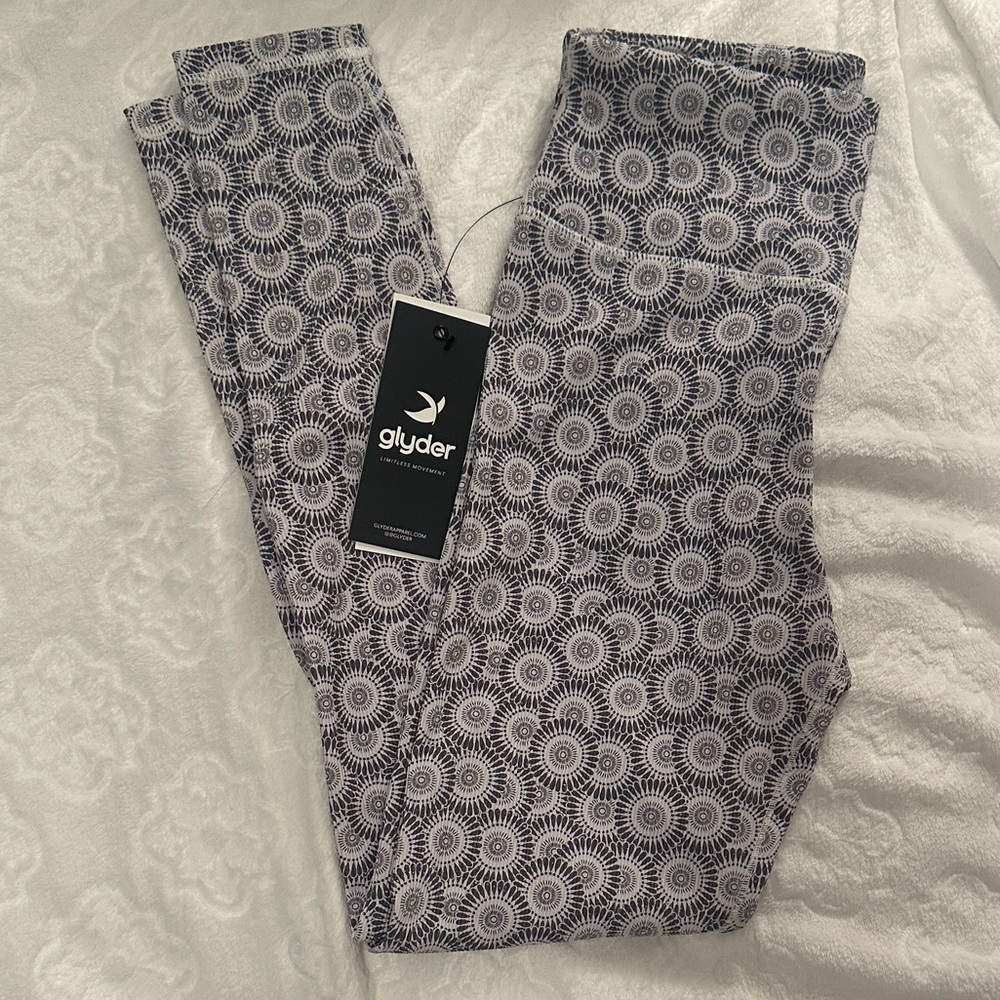 Glyder Women’s Gray Geometric Print Leggings, New with tags
